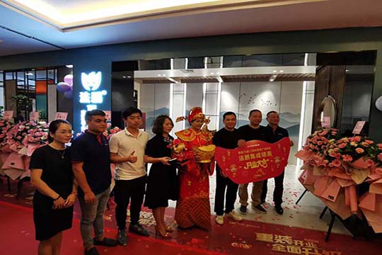 热烈祝贺法鹏顶墙集成厦门店重装开业！